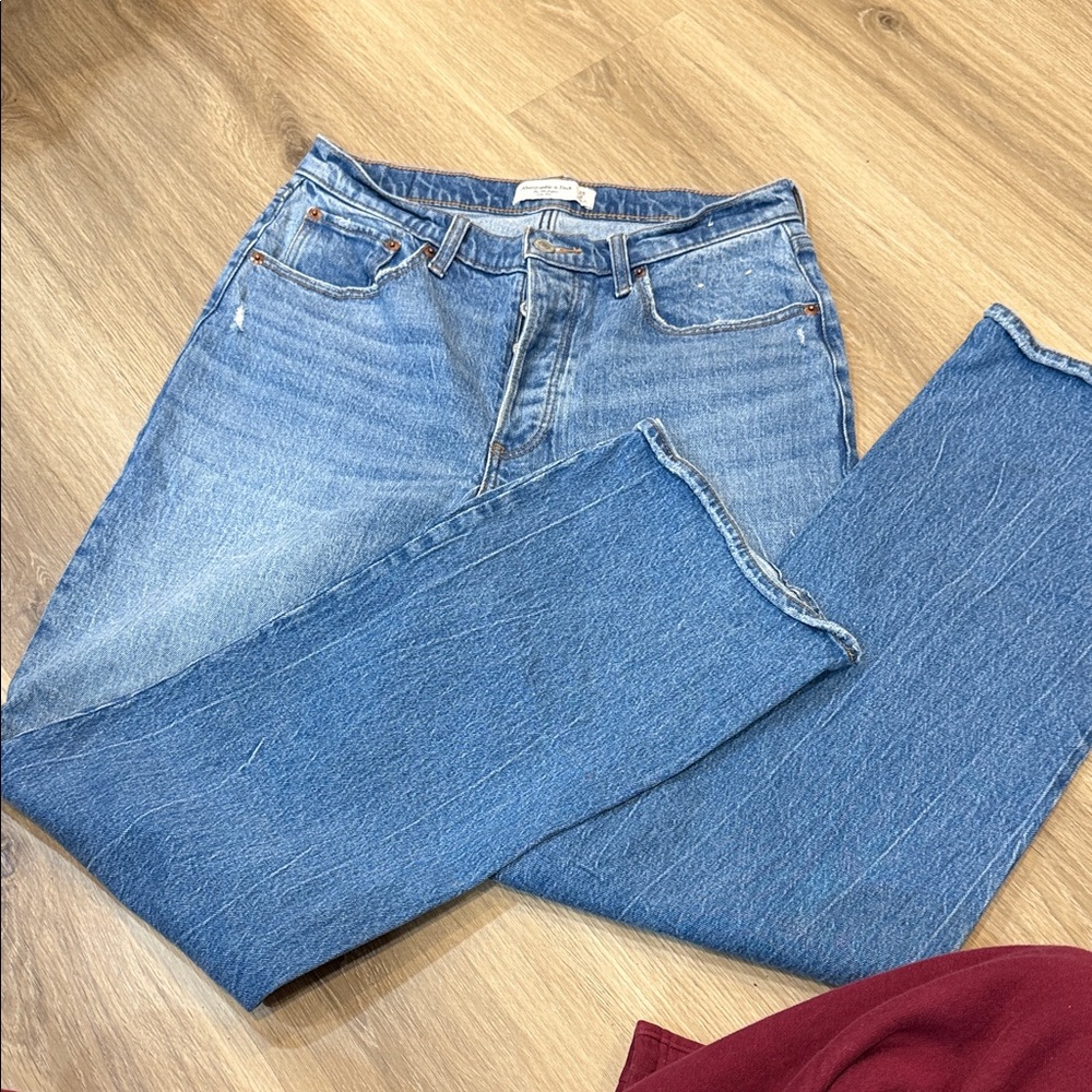 Abercrombie & Fitch low rise baggy jean size 28L (6)